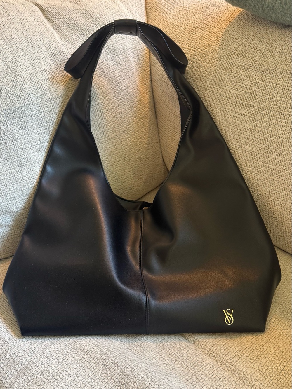 VICTORIA’S SECRET | Black shoulder slouchy bag
